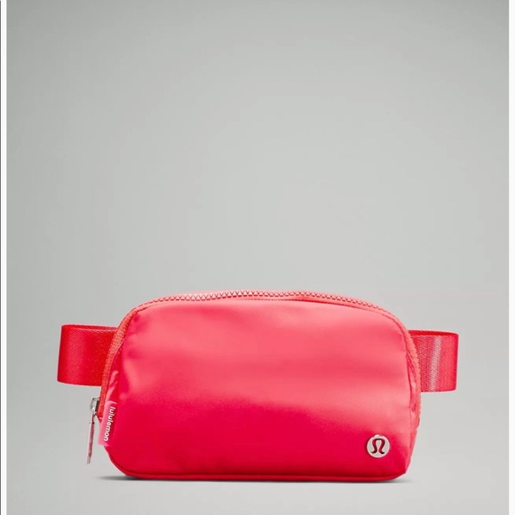 lululemon athletica Handbags - Lululemon belt bag everywhere belt bag